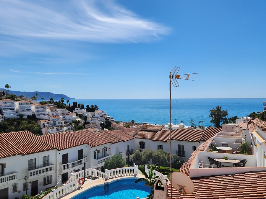 Duplex met ongelooflijk uitzicht op zee en gemeenschappelijk zwembad in de Parador wijk van Nerja