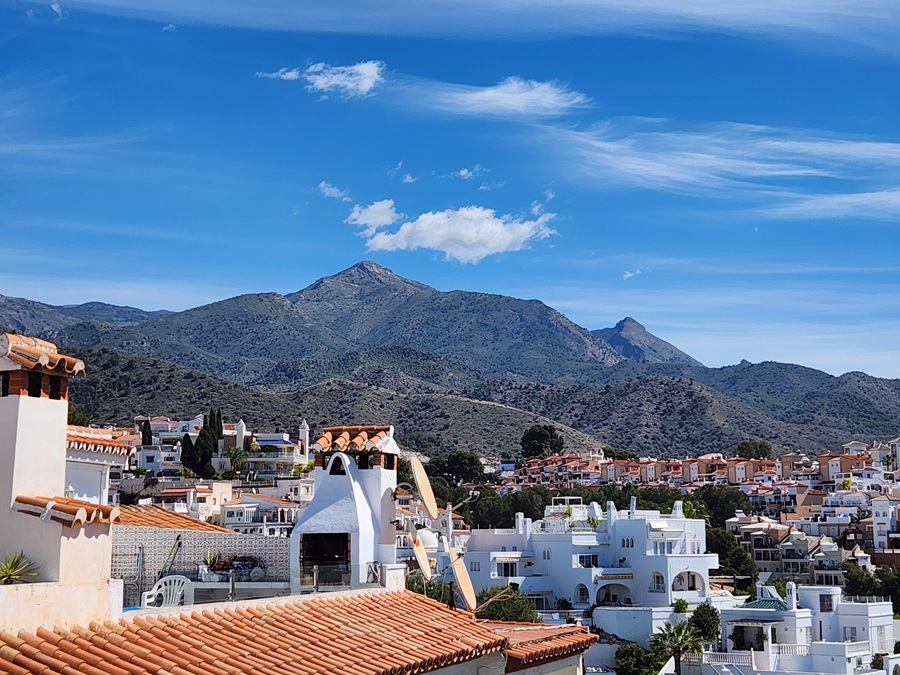 Duplex met ongelooflijk uitzicht op zee en gemeenschappelijk zwembad in de Parador wijk van Nerja