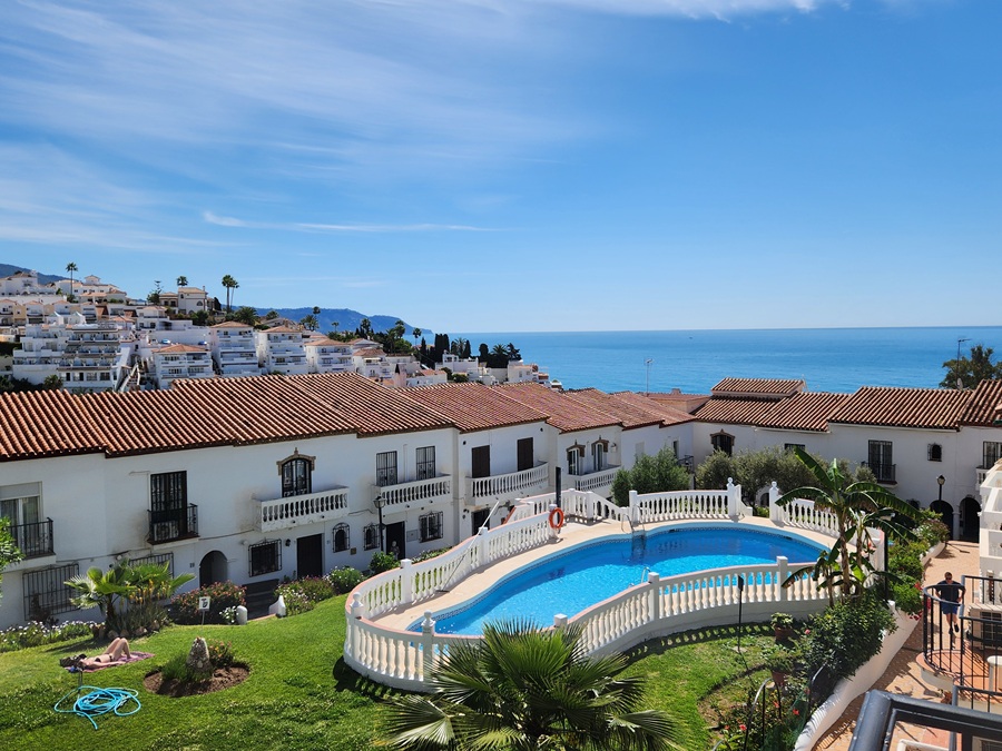 Duplex met ongelooflijk uitzicht op zee en gemeenschappelijk zwembad in de Parador wijk van Nerja