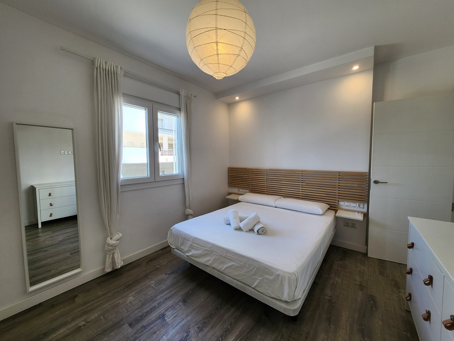 Modern gerenoveerd appartement met terras en uitzicht in het hart van Nerja