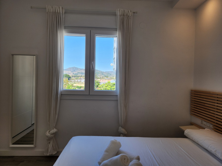 Modern gerenoveerd appartement met terras en uitzicht in het hart van Nerja