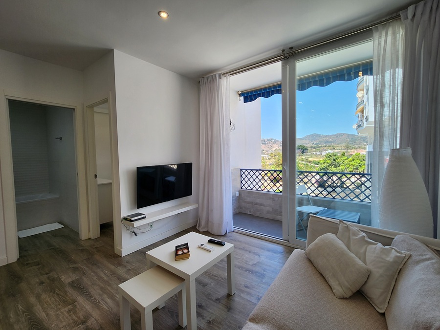 Modern gerenoveerd appartement met terras en uitzicht in het hart van Nerja