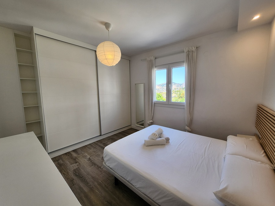 Modern gerenoveerd appartement met terras en uitzicht in het hart van Nerja