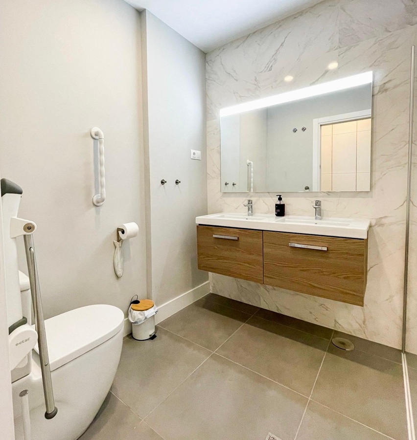 Modern appartement met gemeenschappelijk zwembad op steenworp afstand van de zee