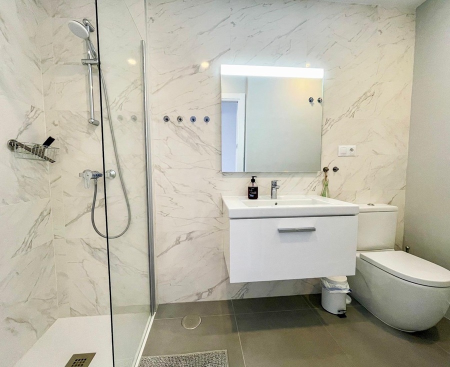 Modern appartement met gemeenschappelijk zwembad op steenworp afstand van de zee