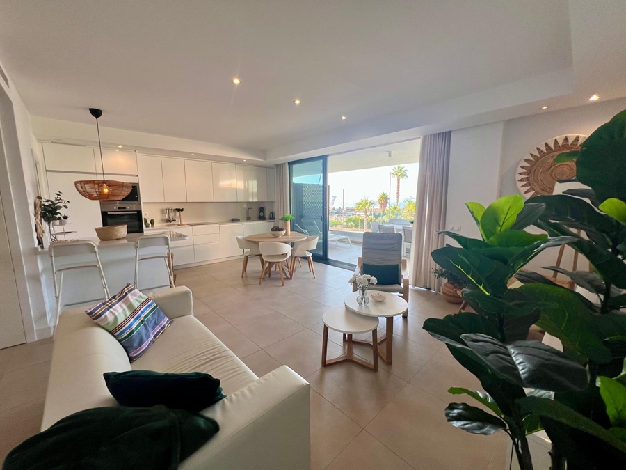 Modern appartement met gemeenschappelijk zwembad op steenworp afstand van de zee