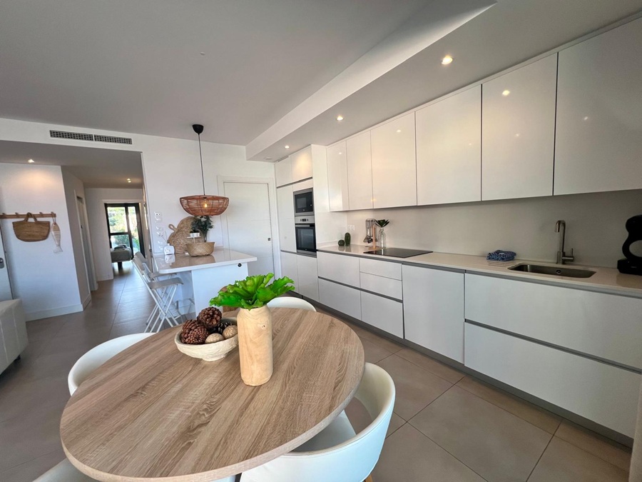 Modern appartement met gemeenschappelijk zwembad op steenworp afstand van de zee
