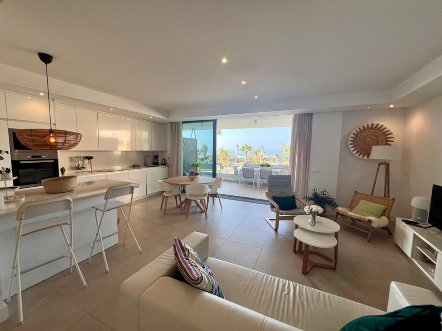 Modern appartement met gemeenschappelijk zwembad op steenworp afstand van de zee