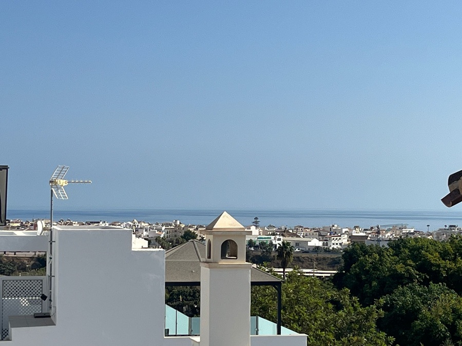 Moderne nieuwbouw rijtjes villa met privé zwembad in La Exótica, Nerja.