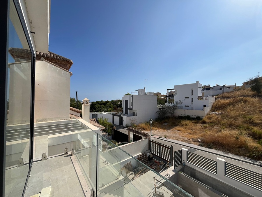 Moderne nieuwbouw rijtjes villa met privé zwembad in La Exótica, Nerja.