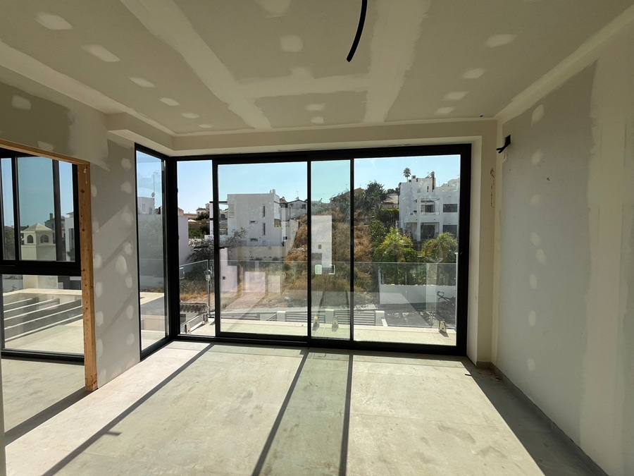 Moderne nieuwbouw rijtjes villa met privé zwembad in La Exótica, Nerja.