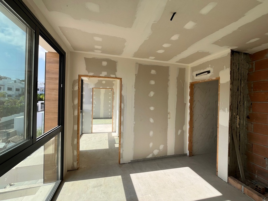 Moderne nieuwbouw rijtjes villa met privé zwembad in La Exótica, Nerja.