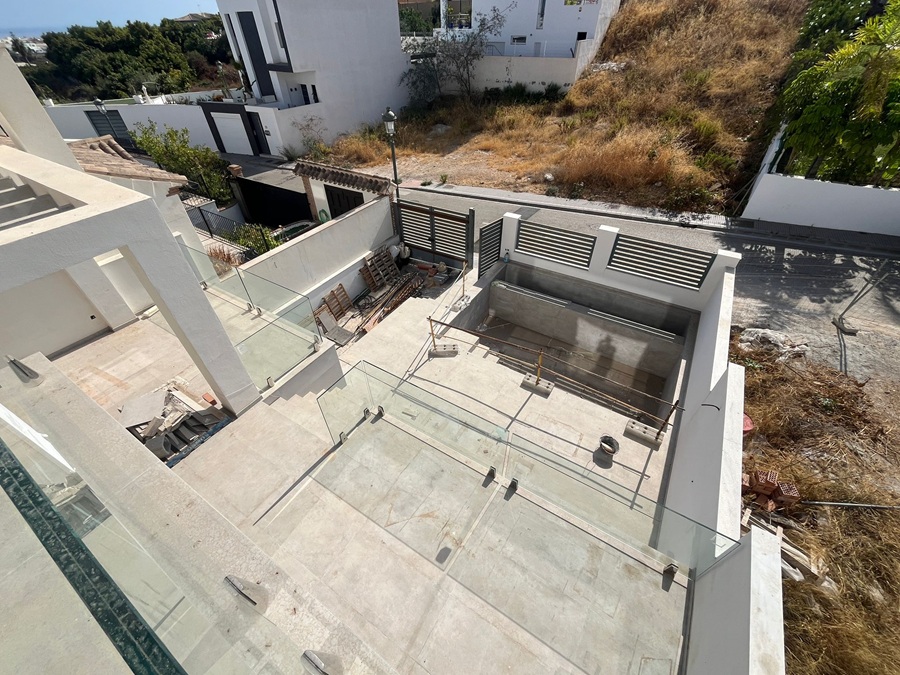Moderne nieuwbouw rijtjes villa met privé zwembad in La Exótica, Nerja.