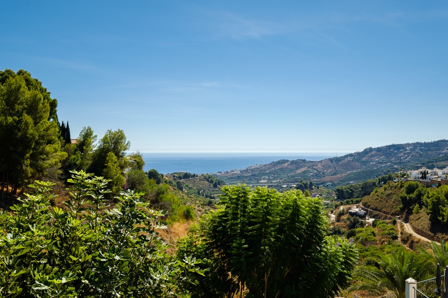 Fristående villa med privat pool och havsutsikt i El Mirador de las Lomas – Frigiliana