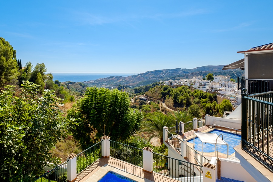 Fristående villa med privat pool och havsutsikt i El Mirador de las Lomas – Frigiliana