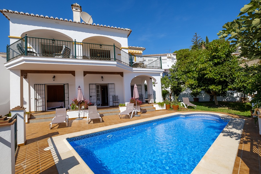 Fristående villa med privat pool och havsutsikt i El Mirador de las Lomas – Frigiliana
