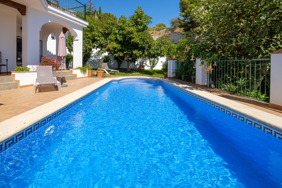 Fristående villa med privat pool och havsutsikt i El Mirador de las Lomas – Frigiliana