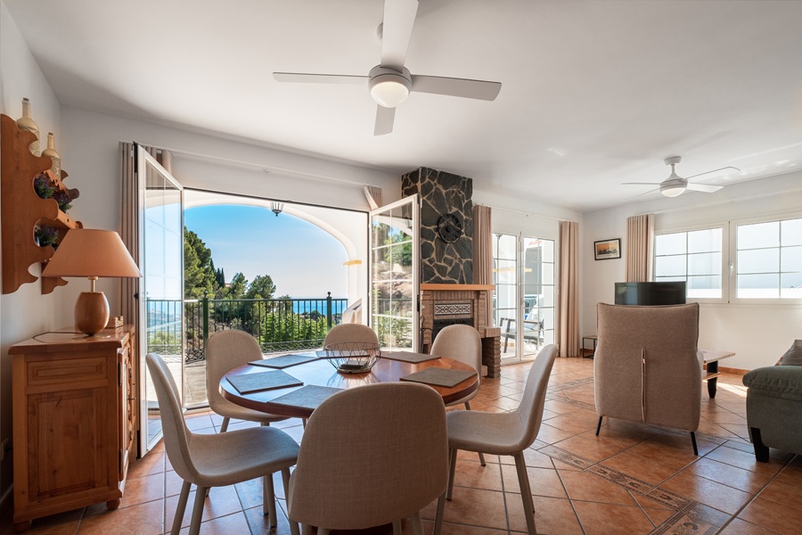 Fristående villa med privat pool och havsutsikt i El Mirador de las Lomas – Frigiliana