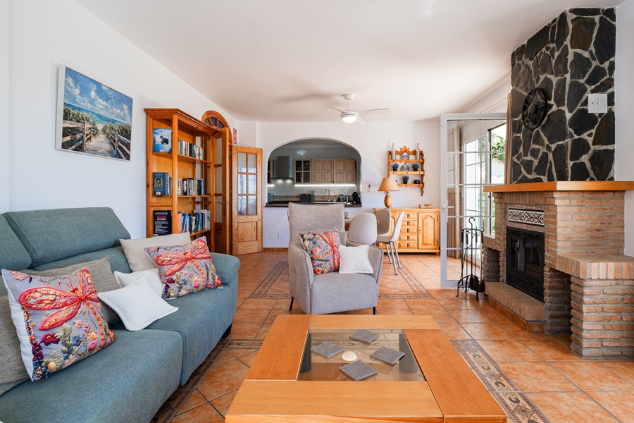 Fristående villa med privat pool och havsutsikt i El Mirador de las Lomas – Frigiliana