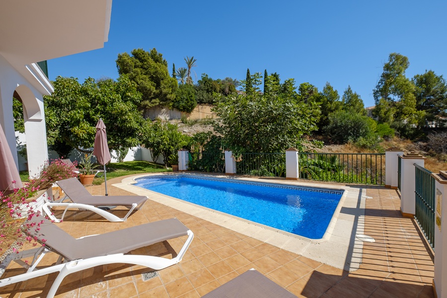 Fristående villa med privat pool och havsutsikt i El Mirador de las Lomas – Frigiliana