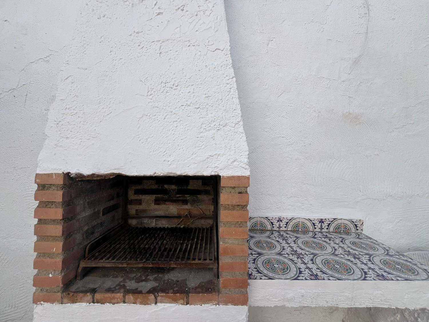 Vaikuttava omakotitalo merinäköalalla, omalla uima-altaalla ja ihanteellisella paikalla lähellä Playa Burriana – Nerjaa