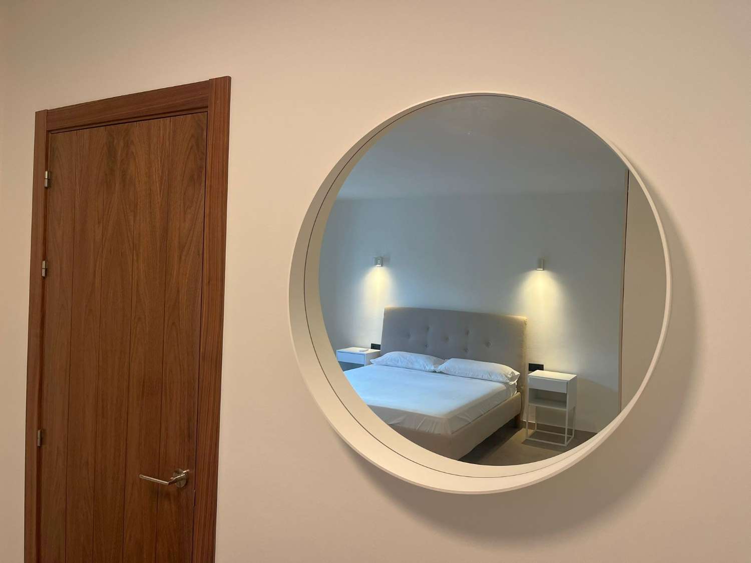 Vaikuttava omakotitalo merinäköalalla, omalla uima-altaalla ja ihanteellisella paikalla lähellä Playa Burriana – Nerjaa