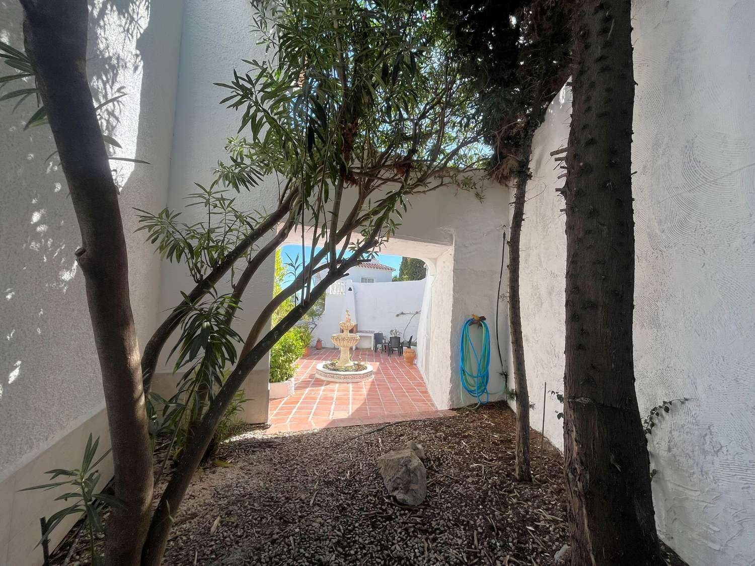 Vaikuttava omakotitalo merinäköalalla, omalla uima-altaalla ja ihanteellisella paikalla lähellä Playa Burriana – Nerjaa