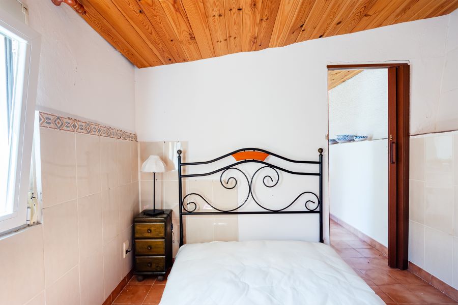 Tilava huvila, jossa on useita ulkorakennuksia suurella tontilla kauniilla merinäköalalla Almuñecarissa