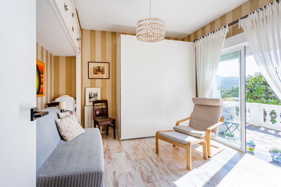 Tilava huvila, jossa on useita ulkorakennuksia suurella tontilla kauniilla merinäköalalla Almuñecarissa