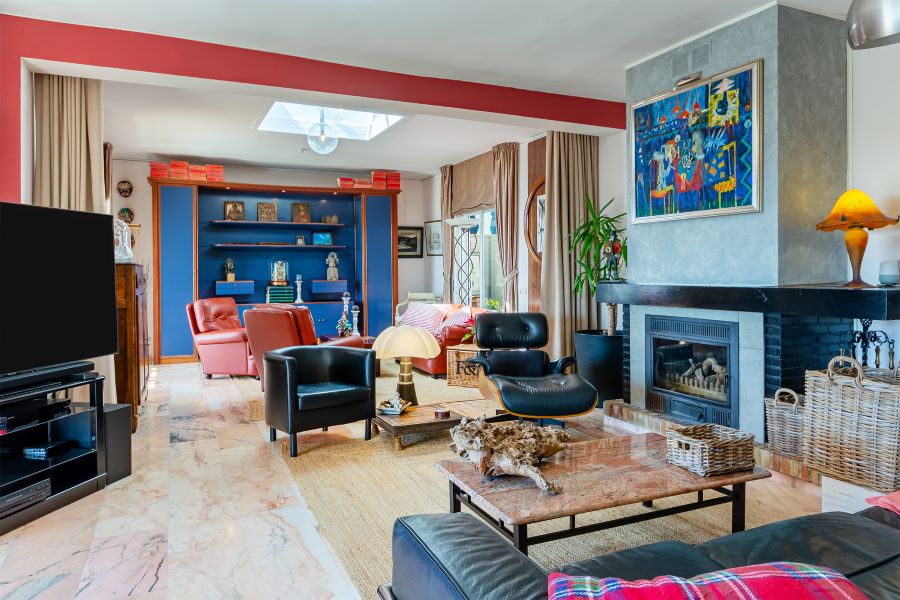 Tilava huvila, jossa on useita ulkorakennuksia suurella tontilla kauniilla merinäköalalla Almuñecarissa