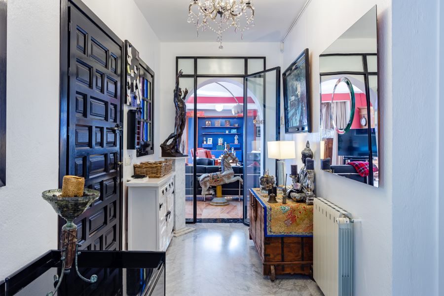 Tilava huvila, jossa on useita ulkorakennuksia suurella tontilla kauniilla merinäköalalla Almuñecarissa