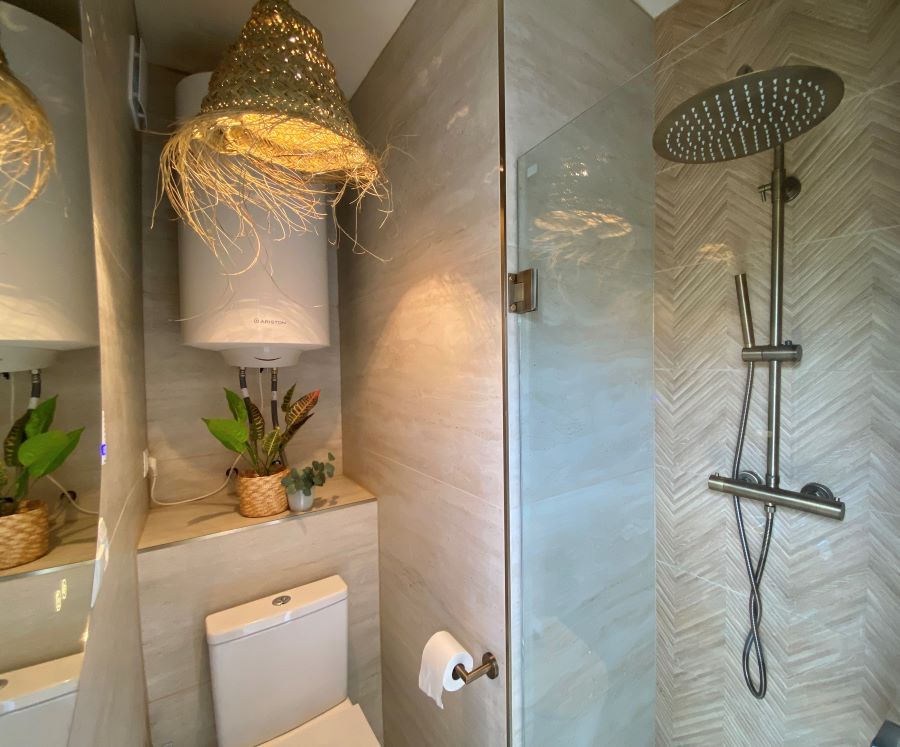 Stunning cottage with sea views from the spacious balcony just a 6 minute walk from Burriana beach, Nerja.