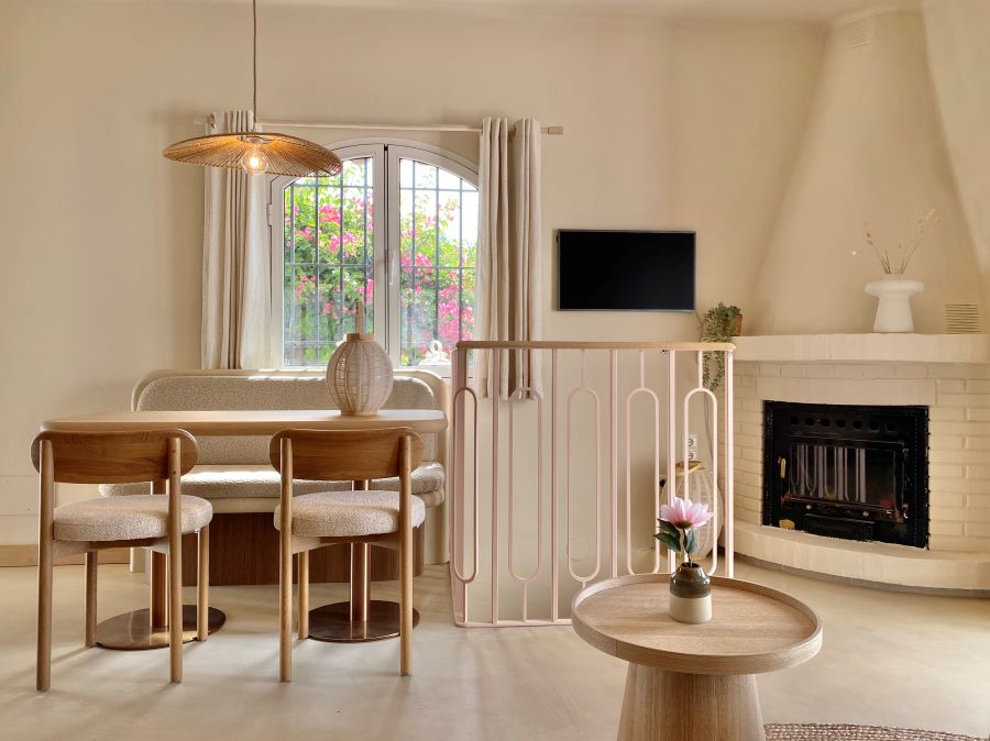 Stunning cottage with sea views from the spacious balcony just a 6 minute walk from Burriana beach, Nerja.