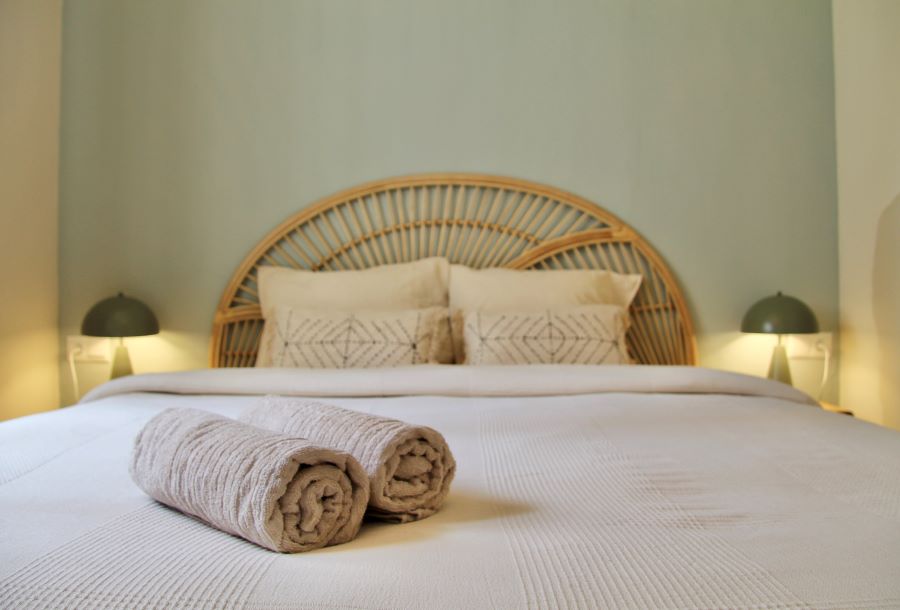 Stunning cottage with sea views from the spacious balcony just a 6 minute walk from Burriana beach, Nerja.