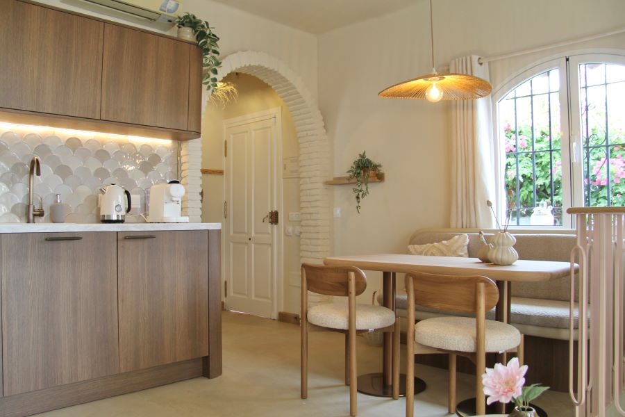 Stunning cottage with sea views from the spacious balcony just a 6 minute walk from Burriana beach, Nerja.