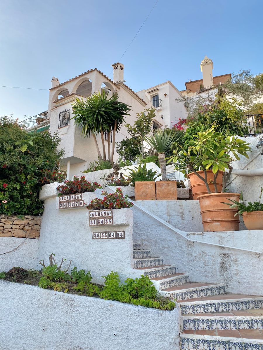 Stunning cottage with sea views from the spacious balcony just a 6 minute walk from Burriana beach, Nerja.
