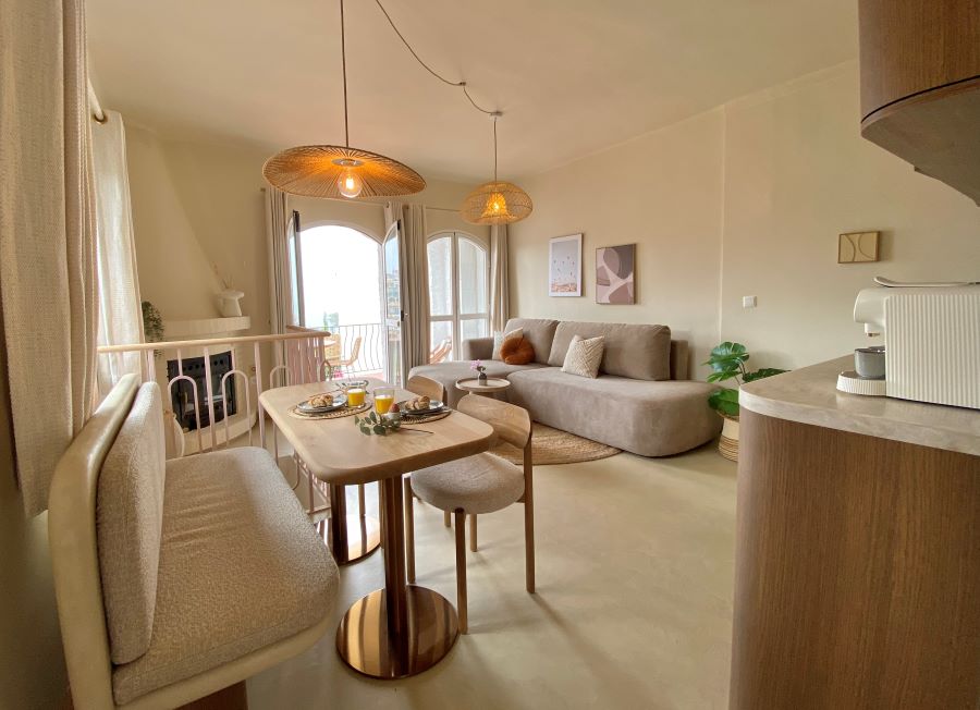 Stunning cottage with sea views from the spacious balcony just a 6 minute walk from Burriana beach, Nerja.