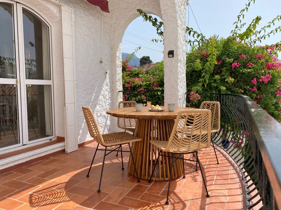 Stunning cottage with sea views from the spacious balcony just a 6 minute walk from Burriana beach, Nerja.