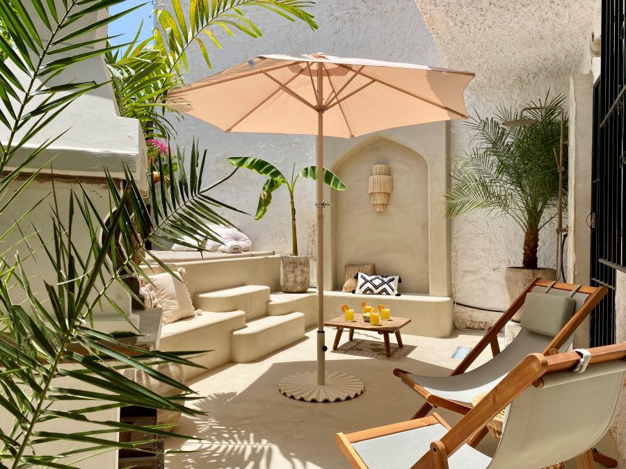 Stunning cottage with sea views from the spacious balcony just a 6 minute walk from Burriana beach, Nerja.