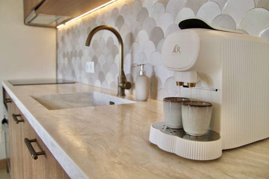 Stunning cottage with sea views from the spacious balcony just a 6 minute walk from Burriana beach, Nerja.