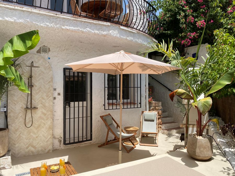 Stunning cottage with sea views from the spacious balcony just a 6 minute walk from Burriana beach, Nerja.