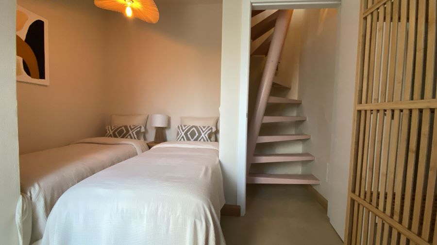 Stunning cottage with sea views from the spacious balcony just a 6 minute walk from Burriana beach, Nerja.