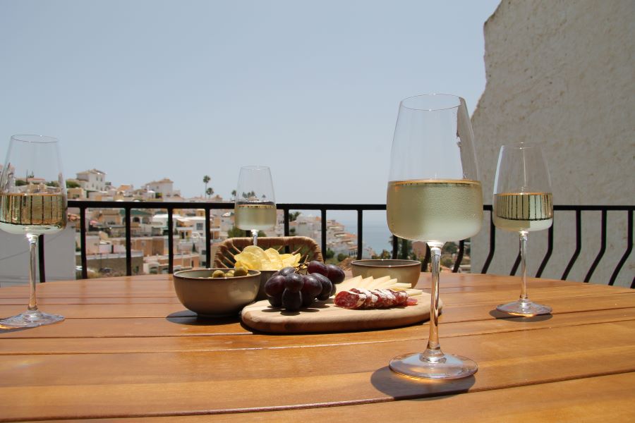 Stunning cottage with sea views from the spacious balcony just a 6 minute walk from Burriana beach, Nerja.