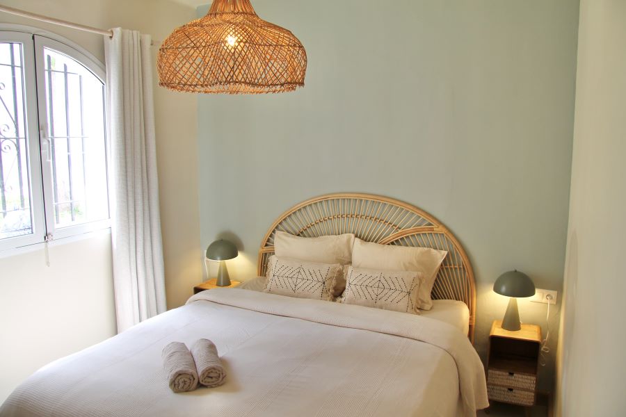 Stunning cottage with sea views from the spacious balcony just a 6 minute walk from Burriana beach, Nerja.