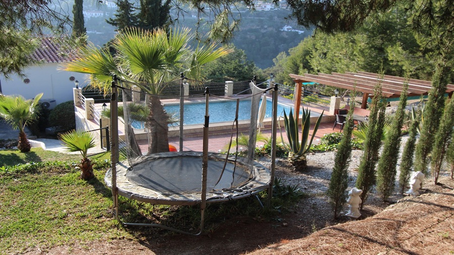 Villa charmante avec une vue panoramique en plein cœur nature, à seulement 10 minutes de Nerja