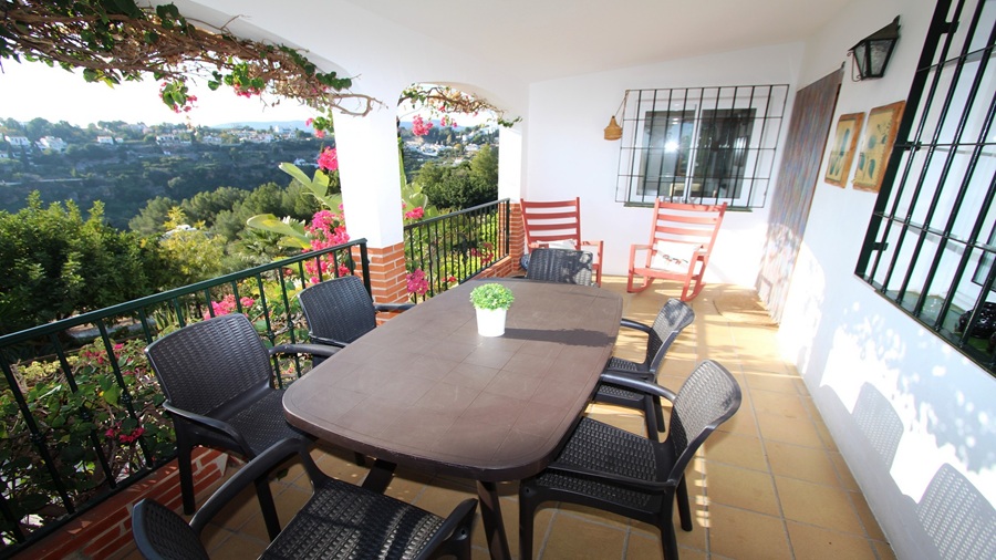 Villa charmante avec une vue panoramique en plein cœur nature, à seulement 10 minutes de Nerja