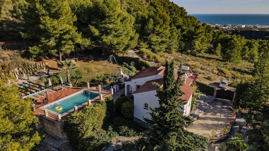Villa charmante avec une vue panoramique en plein cœur nature, à seulement 10 minutes de Nerja