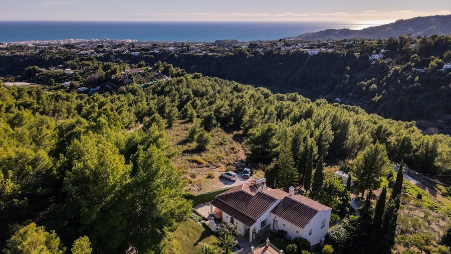 Villa charmante avec une vue panoramique en plein cœur nature, à seulement 10 minutes de Nerja