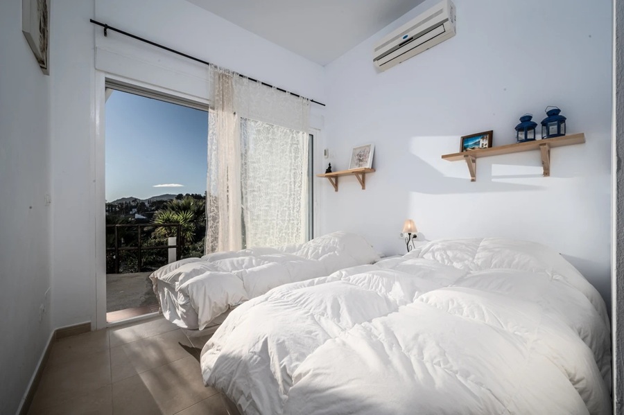 Villa charmante avec une vue panoramique en plein cœur nature, à seulement 10 minutes de Nerja