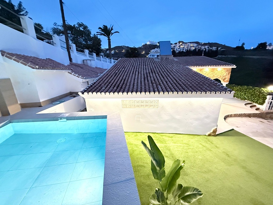 Villa met privézwembad in Torrox Costa (El Peñoncillo) met uitzicht op zee